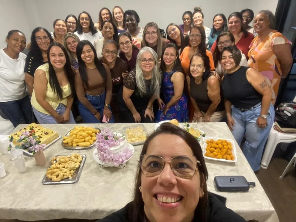 Grande grupo reunido
